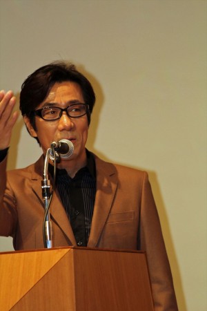 舞台『The Love Bugs』製作発表に登壇した岸谷五朗