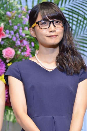 深川麻衣、「第28回 日本 メガネ ベストドレッサー賞」表彰式にて