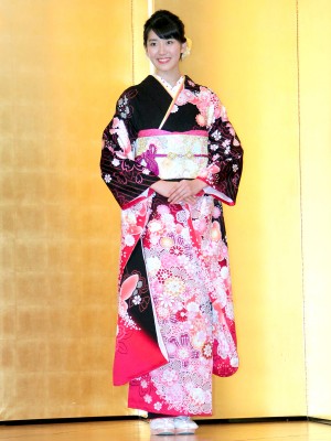 小澤奈々花、オスカープロモーション晴れ着撮影会にて