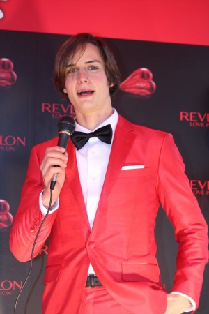 「レブロン ラブ イズ オン オードトワレ」発売記念イベントに登場したロマ・トニオロ