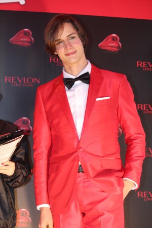 「レブロン ラブ イズ オン オードトワレ」発売記念イベントに登場したロマ・トニオロ