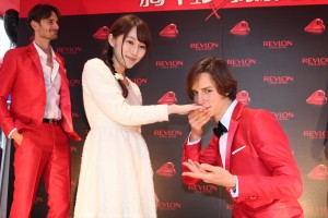 「レブロン ラブ イズ オン オードトワレ」発売記念イベントに登場したロマ・トニオロ