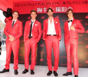 「レブロン ラブ イズ オン オードトワレ」発売記念イベントの様子