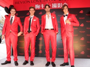 「レブロン ラブ イズ オン オードトワレ」発売記念イベントの様子