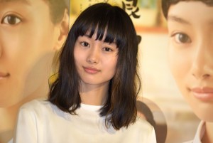 NHK BSプレミアムドラマ『鴨川食堂』試写会後会見に出席した忽那汐里