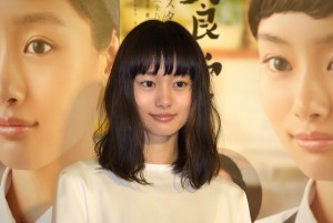 NHK BSプレミアムドラマ『鴨川食堂』試写会後会見に出席した忽那汐里