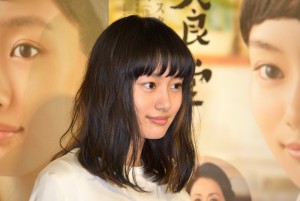 NHK BSプレミアムドラマ『鴨川食堂』試写会後会見に出席した忽那汐里