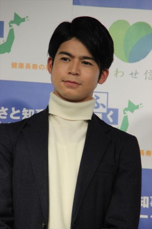 WEBドラマ制作発表会見に登壇した菅谷哲也