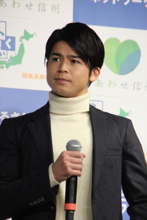 WEBドラマ制作発表会見に登壇した菅谷哲也