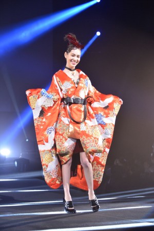 水原希子、『信長協奏曲』完成披露試写会で開催された“戦国版TGC”に登場