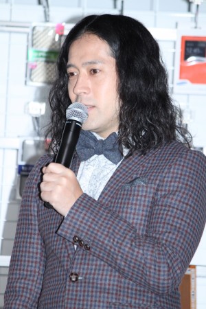 「Pepper World 2016」法人活用・記者説明会に登場したピース又吉直樹