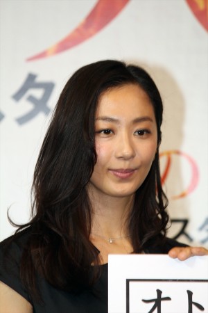 『火の粉』制作発表に出席した優香