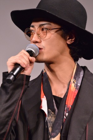 赤西仁、『I’m LESLIE KEE‐we are the world.』トークイベントに出席