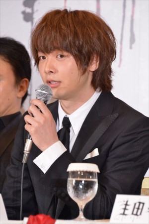 舞台『Vamp Bamboo Burn~ヴァン!バン!バーン!~』制作発表会見に登壇した中村倫也