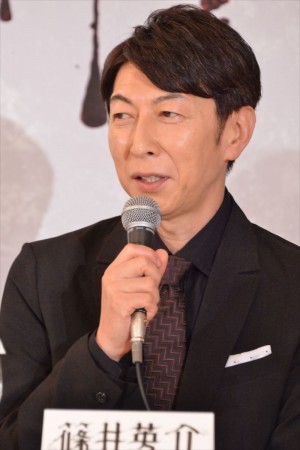 舞台『Vamp Bamboo Burn~ヴァン!バン!バーン!~』制作発表会見に登壇した篠井英介