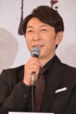 舞台『Vamp Bamboo Burn~ヴァン!バン!バーン!~』制作発表会見に登壇した篠井英介