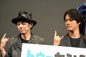 『TOO YOUNG TO DIE!若くして死ぬ』公開直前イベントに登壇した桐谷健太と宮藤官九郎
