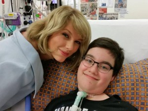 テイラー・スウィフト、オーストラリアの子ども病院を訪問[セレブ＆ゴシップ]