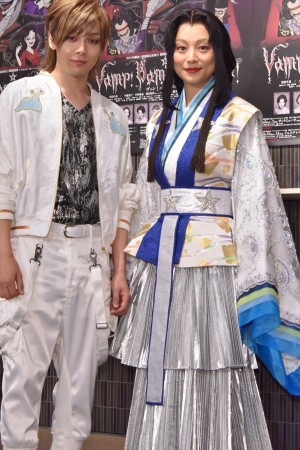 中村倫也、小池栄子『Vamp Bamboo Burn~ヴァン!バン!バーン!~』囲み取材にて