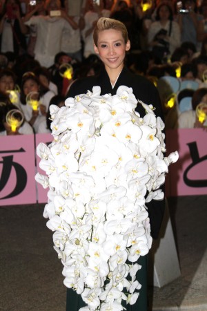 宝塚歌劇月組トップスター・龍真咲サヨナラパレードの様子