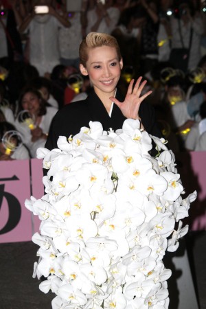 宝塚歌劇月組トップスター・龍真咲サヨナラパレードの様子