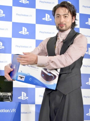 「PlayStationVR」発売記念イベントに出席した、山田孝之