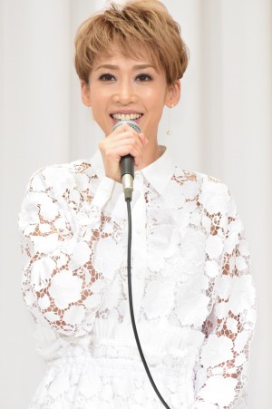 『エリザベート TAKARAZUKA20周年 スペシャル・ガラ・コンサート』記者会見に出席した、龍真咲
