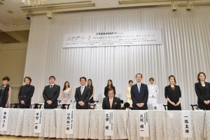 『エリザベート TAKARAZUKA20周年 スペシャル・ガラ・コンサート』記者会見に出席した、一路真輝、麻路さき、姿月あさと、彩輝なお、春野寿美礼、水 夏希、大鳥れい、白羽ゆり、龍 真咲、凪七瑠海