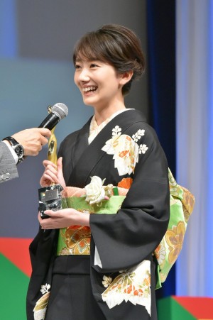 『東京ドラマアウォード2016』授賞式に出席した、波瑠