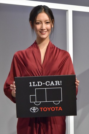 『トヨタ“1LD‐CAR!”』PRイベントに出席した、菜々緒