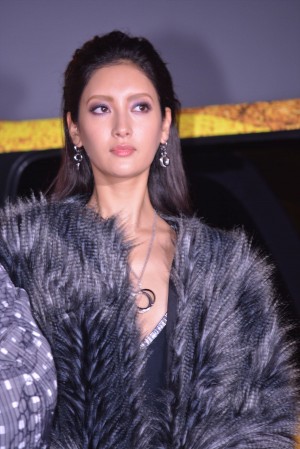 映画『土竜の唄 香港狂騒曲』バトルシッププレミア&完成披露舞台挨拶に出席した、菜々緒