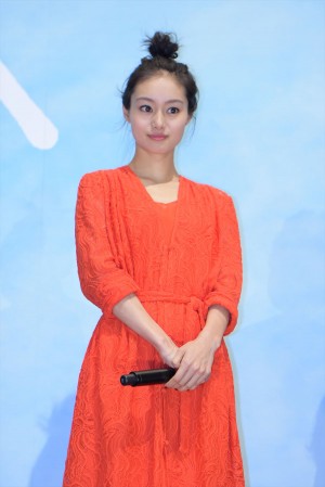 映画『キセキ ーあの日のソビトー』完成披露試写会に出席した、忽那汐里