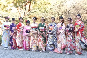 「2017年オスカープロモーション晴れ着撮影会」に出席した、武井咲、剛力彩芽、河北麻友子、本田望結、吉本実憂、 小芝風花、高橋ひかる、 藤田ニコル、岡田結実、是永瞳