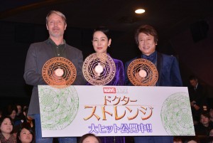 『ドクター・ストレンジ』初日舞台挨拶に出席した、マッツ・ミケルセン、樋口可南子、井上和彦