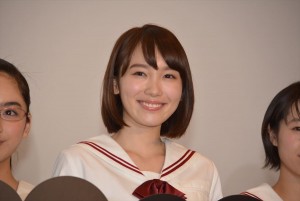 『暗黒女子』完成披露舞台挨拶に出席した、飯豊まりえ