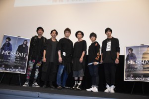 玉城裕規、中村龍介、長江崚行、橋本真一、小谷嘉一、山口ヒロキ監督、映画『メサイア外伝 ―極夜 Polar night―』完成披露に出席