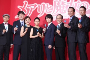 左から米林宏昌監督、佐藤二朗、大竹しのぶ、杉咲花、神木隆之介、小日向文世、遠藤憲一、西村義明プロデューサー。『メアリと魔女の花』スペシャルトークイベントにて