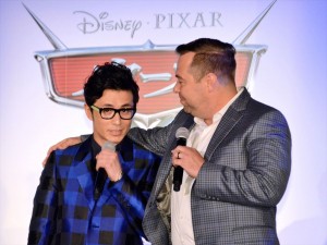 映画『カーズ/クロスロード』新車発表会見に出席した藤森慎吾、ブライアン・フィー(監督)