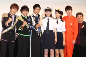 左から土田拓海(BOYS AND MEN)、小林豊(BOYS AND MEN)、勇翔(BOYS AND MEN)、飯豊まりえ、武田玲奈、桜田通、井口昇(監督)、『マジで航海してます。』制作発表会に登壇