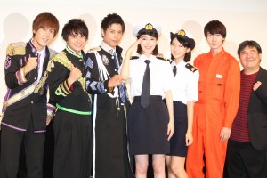 左から土田拓海(BOYS AND MEN)、小林豊(BOYS AND MEN)、勇翔(BOYS AND MEN)、飯豊まりえ、武田玲奈、桜田通、井口昇(監督)、『マジで航海してます。』制作発表会に登壇