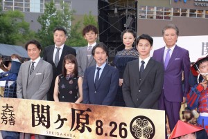 左上から原田眞人監督、滝藤賢一、伊藤歩、西岡徳馬、左手前から平岳大、有村架純、役所広司、東出昌大、映画『関ヶ原』完成披露イベントに登壇