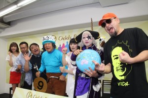 左から岡田紗佳、岸学(どきどきキャンプ)、彦摩呂、アニマル浜口、鳥居みゆき、ゴー☆ジャス、UZI、『知らナインズ』結成式に登場