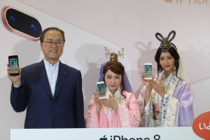 au iPhone 8発売セレモニーの様子