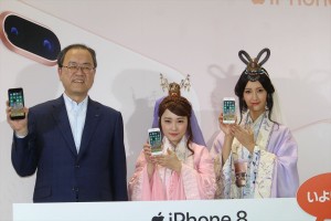 au iPhone 8発売セレモニーの様子