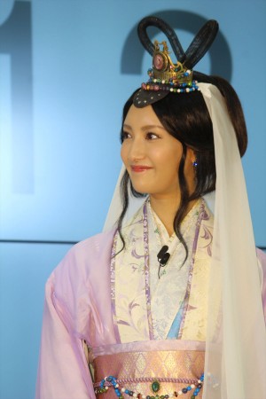 au iPhone 8発売セレモニーに登場した菜々緒