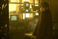 映画『ブレードランナー 2049』でジョイを演じるアナ・デ・アルマス