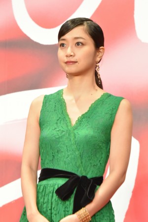 深川麻衣、「第30回東京国際映画祭」オープニング&レッドカーペットに登場