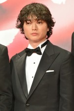 染谷将太、「第30回東京国際映画祭」オープニング＆レッドカーペットに登場