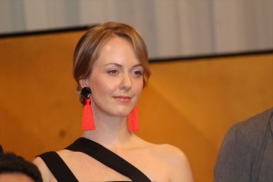 シャーロット・ケイト・フォックス、2019年大河ドラマ『いだてん~東京オリムピック噺~』出演者発表会見に登場