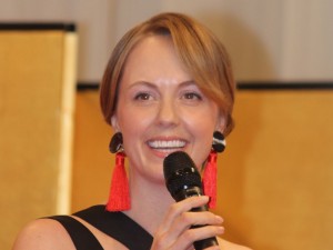 シャーロット・ケイト・フォックス、2019年大河ドラマ『いだてん~東京オリムピック噺~』出演者発表会見に登場